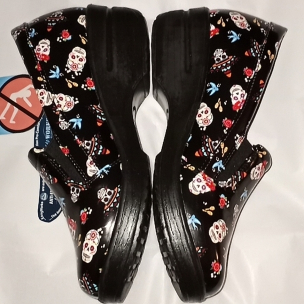EASY WORKS Leeza Festive Skull Clogs - Picture 13 of 14